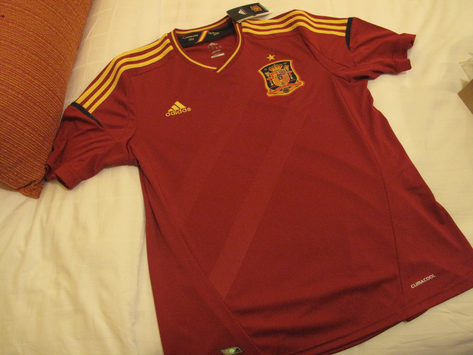 Nueva+camiseta+real+madrid+2012+roja